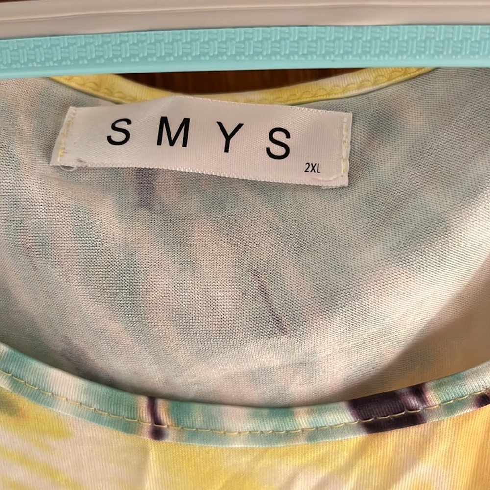Bright print on easy care lightweight knit - Picture 3 of 4